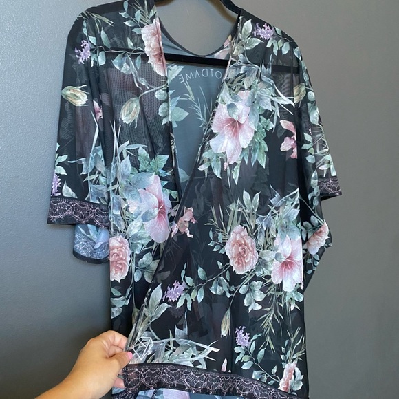 Hot Dame One-Size Kimono Cover/Shrug/Cardigan - Picture 6 of 8